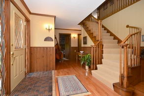 Foyer - Country homes for sale and luxury real estate including horse farms and property in the Caledon and King City areas near Toronto